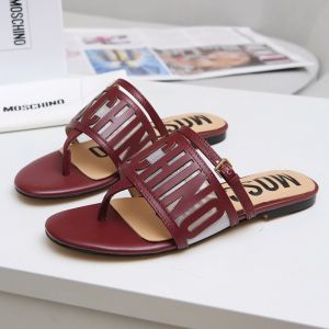 Moschino Logo Cut-Out Thong Slides Burgundy